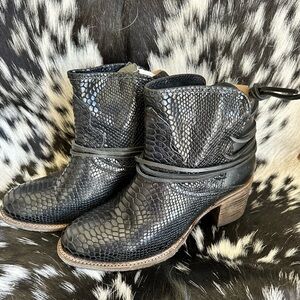 Freebird by Steven Casey in Black Snake size 10